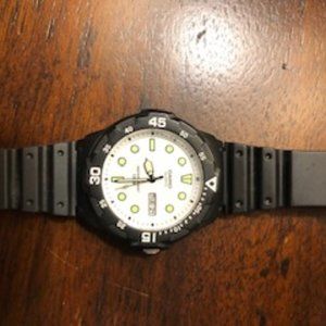 Men;s Diver style watch.  Casio model MRW-200H